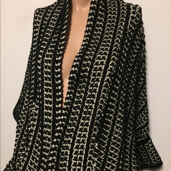 Anthropologie Sweaters - SzL Beautiful MOTH knit cocoon shrug